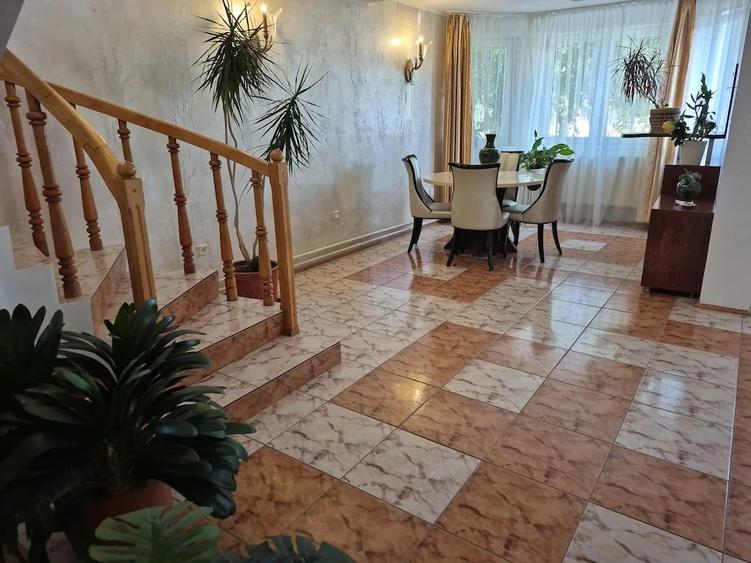 Casă cu 6 camere cu Teren 800 Mp în Central