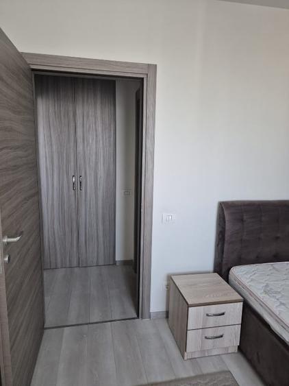 Apartament cu 2 camere semidecomandat, mobilat în 1 Mai