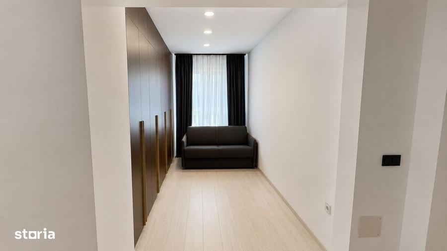Apartament cu 4 camere în Tractorul