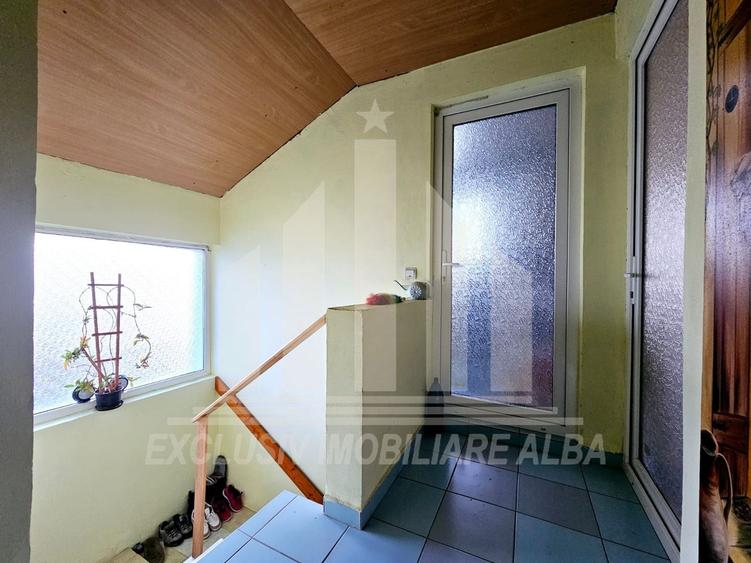 Casă individuală cu 6 camere cu Canalizare în Sud-Vest