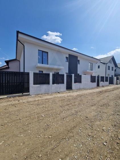 Duplex cu 4 camere cu Canalizare în Șelimbăr