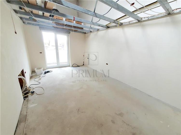 Apartament cu 3 camere semidecomandat în Dumbrăvița