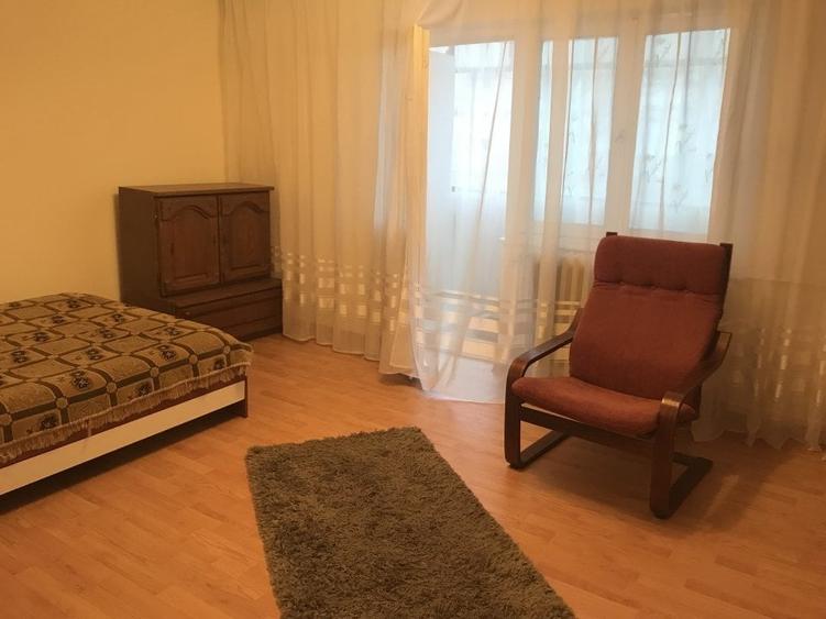 Garsonieră decomandată în Soarelui