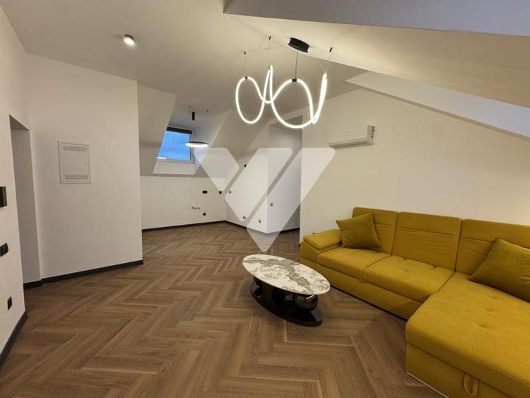 Apartament cu 3 camere decomandat în Turnișor