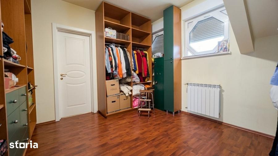 Casă cu 7 camere cu Piscina în Dămăroaia