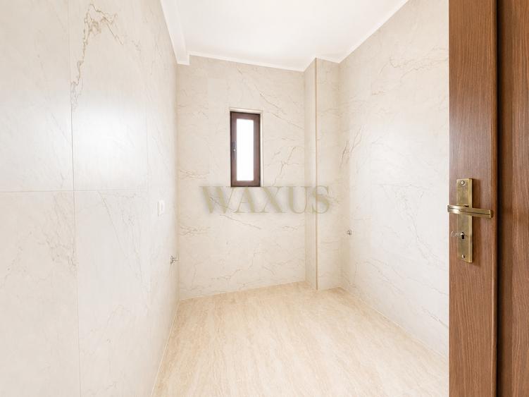 Casă individuală cu 4 camere cu Canalizare în Luna de Sus