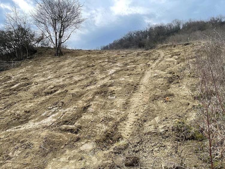 Teren de 1525 mp, în Jelna