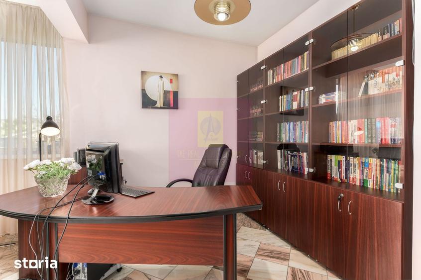 Casă cu 8 camere cu Teren 510 Mp în Tei