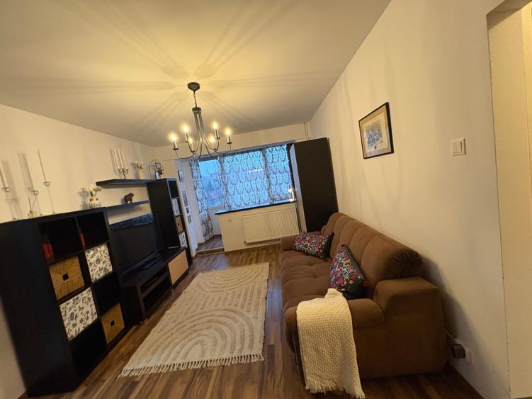 Apartament cu 2 camere semidecomandat în Apusului
