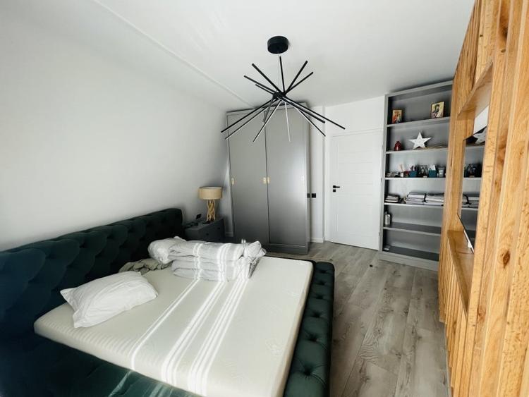 Apartament cu 3 camere semidecomandat, mobilat în Zorilor
