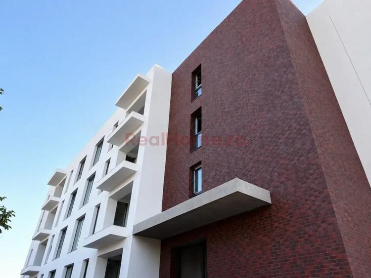 Apartament cu 4 camere decomandat în Theodor Pallady