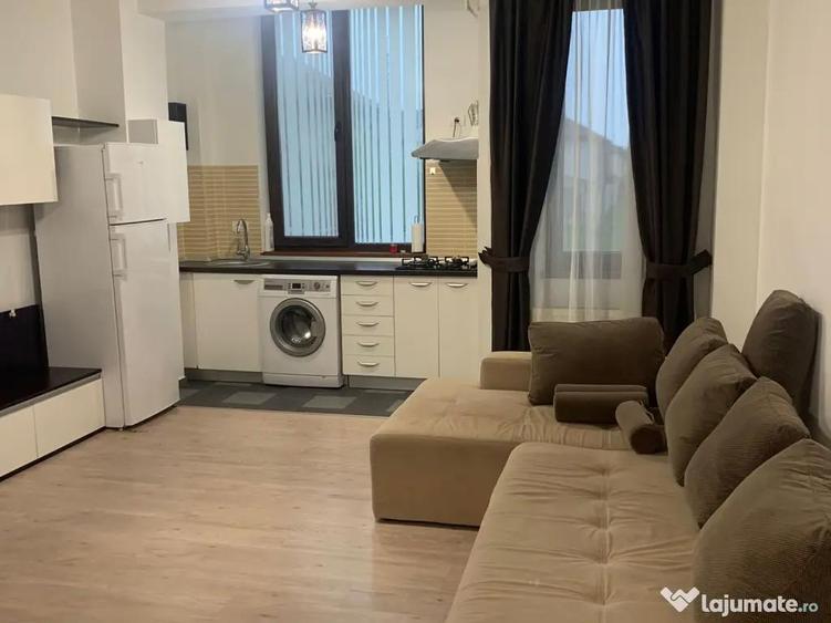 Apartament cu 2 camere semidecomandat, mobilat în Elvila