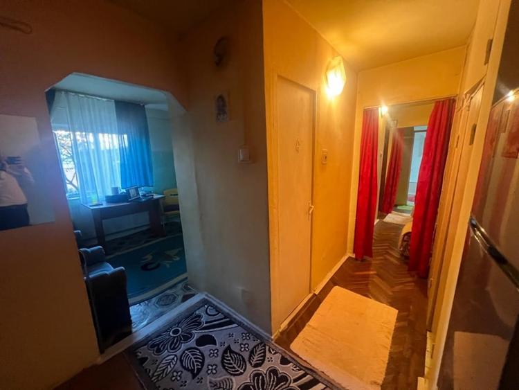 Apartament cu 3 camere decomandat, mobilat în 1 Mai