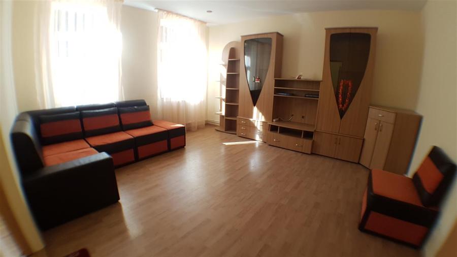 Casă individuală cu 2 camere cu Canalizare în Centrul Istoric