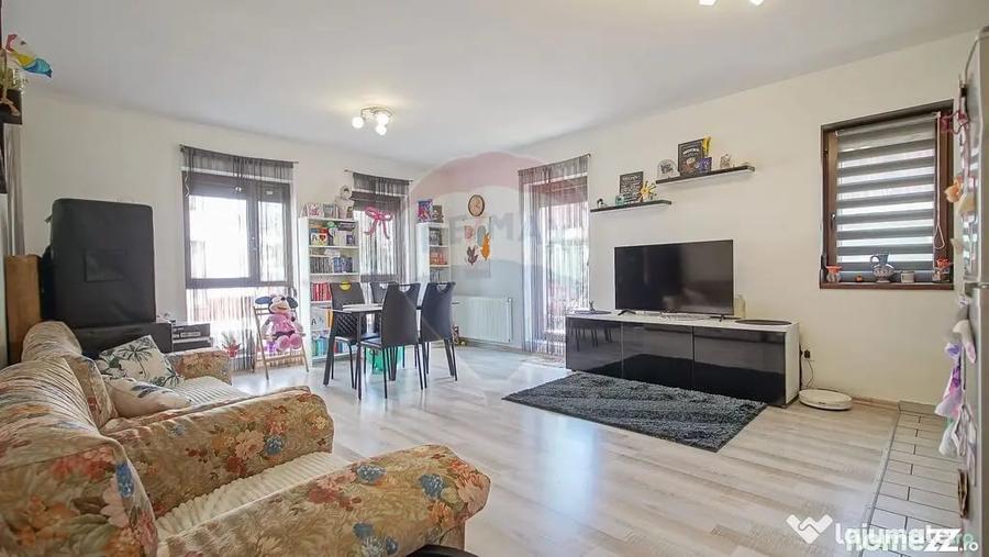 Apartament cu 3 camere decomandat în Tractorul