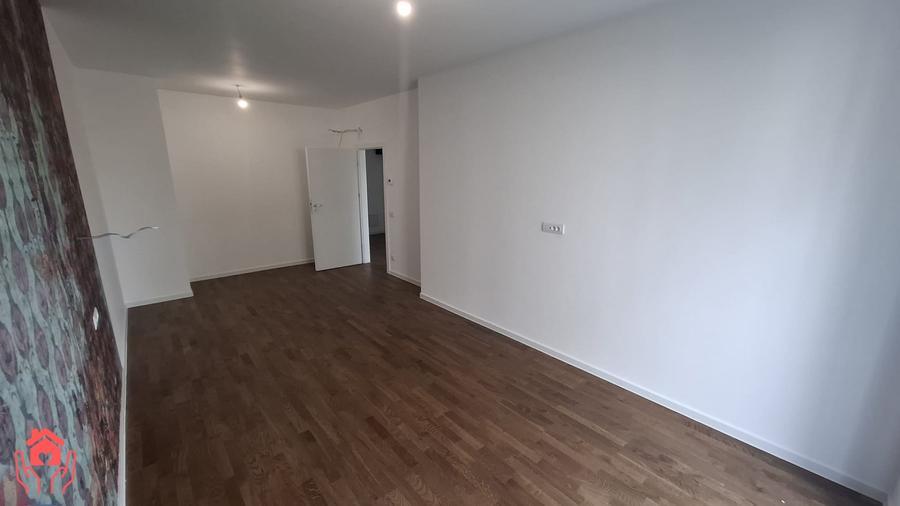 Apartament cu 3 camere semidecomandat, mobilat în Băneasa