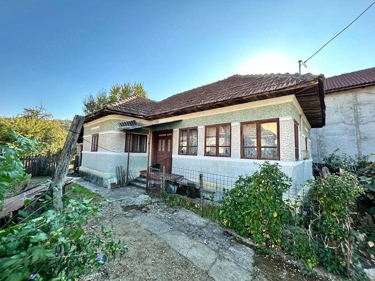Casă cu 3 camere cu Teren 902 Mp în Berislăvești