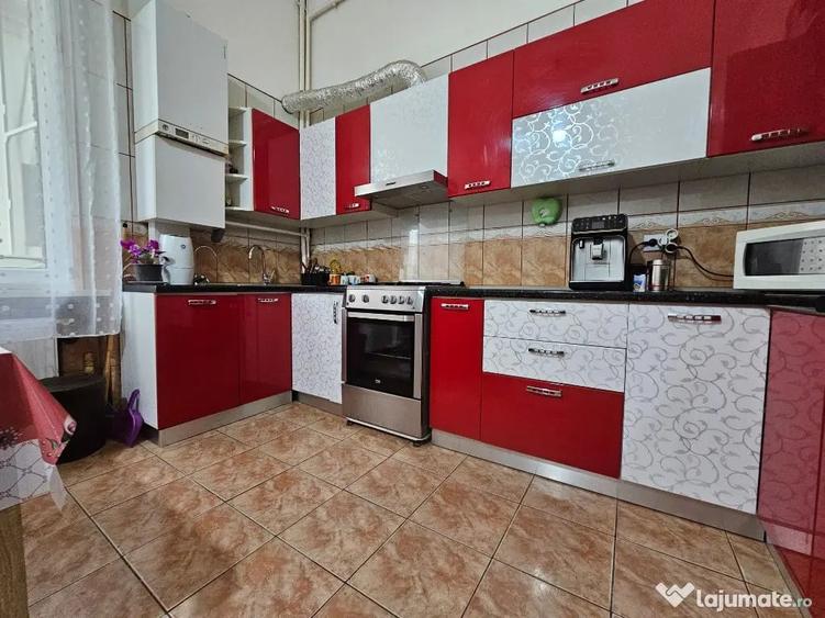 Apartament cu 6 camere decomandat în Calea Victoriei