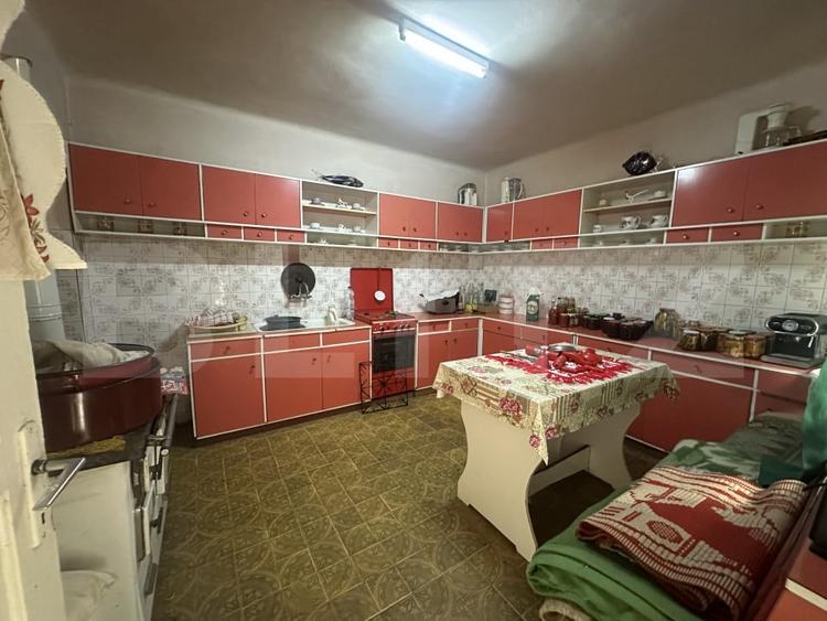 Casă individuală cu 5 camere cu Canalizare în Petin