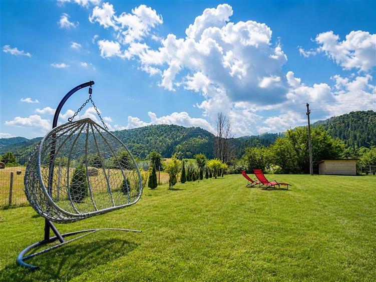 Casă individuală cu 5 camere cu Teren 2032 Mp în Lunca Bradului