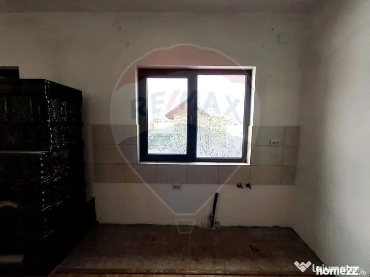 Casă cu 4 camere cu Teren 1478 Mp în Măneciu