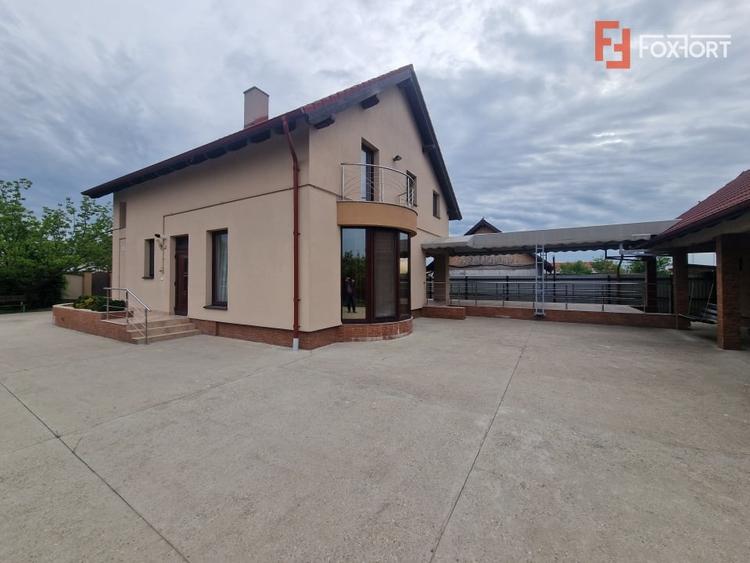 Casă individuală cu 5 camere cu Garaj în Izvin