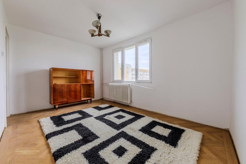 Apartament cu 3 camere semidecomandat în Bucur Obor