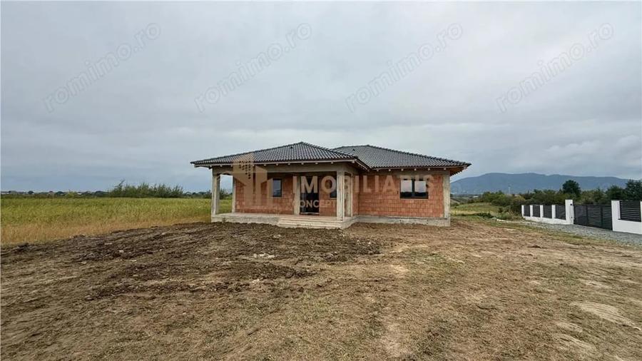 Casă cu Teren 800 Mp în Mocira