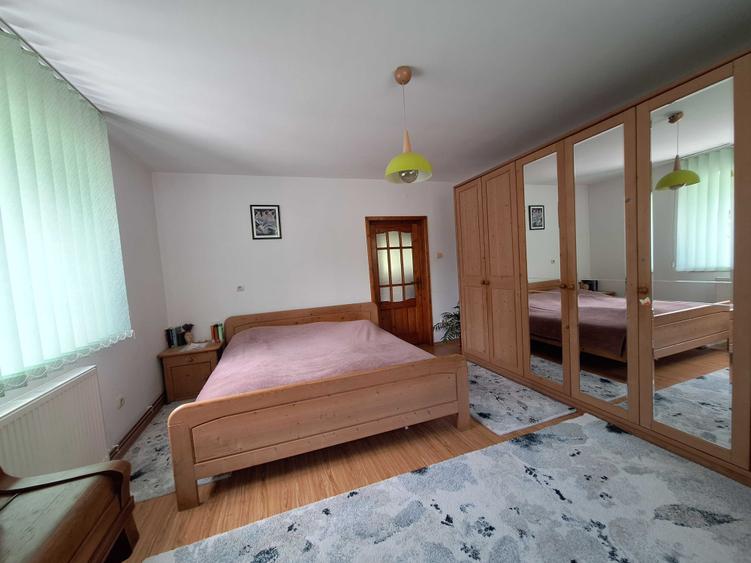 Casă cu 3 camere decomandat în Sud