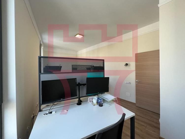 Casă individuală cu 6 camere cu Canalizare în Central