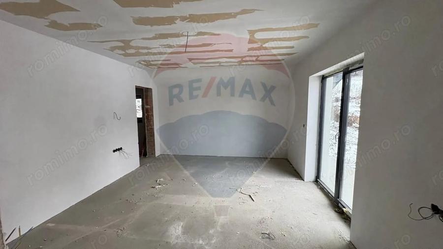 Casă cu 2 camere cu Teren 822 Mp în Central