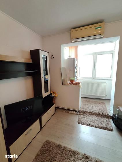 Apartament cu 2 camere semidecomandat în Podu Roș