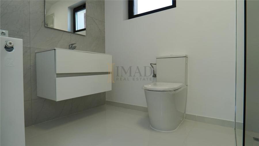 Casă cu 5 camere cu Teren 536 Mp în Nord