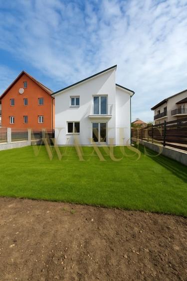 Duplex cu 5 camere cu Canalizare în Iris