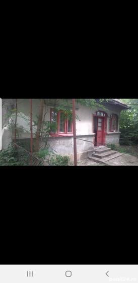 Casă cu 6 camere cu Teren 4000 Mp în Petrești