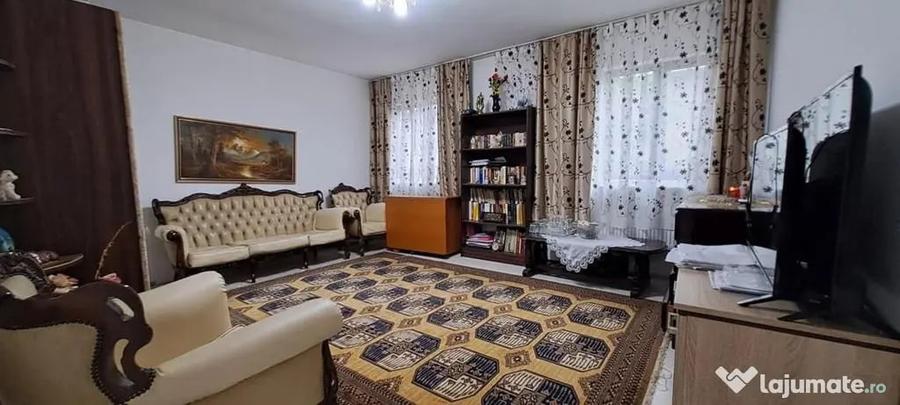 Casă cu 8 camere cu Teren 300 Mp în Lunca Cetățuii
