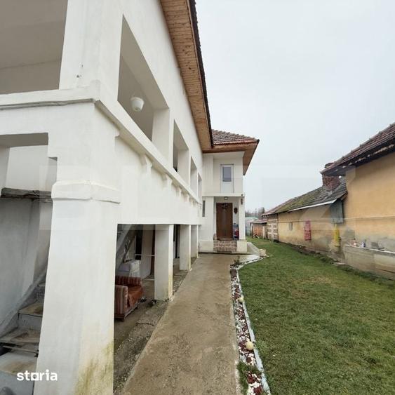 Casă cu 9 camere cu Teren 1860 Mp în Scoarța