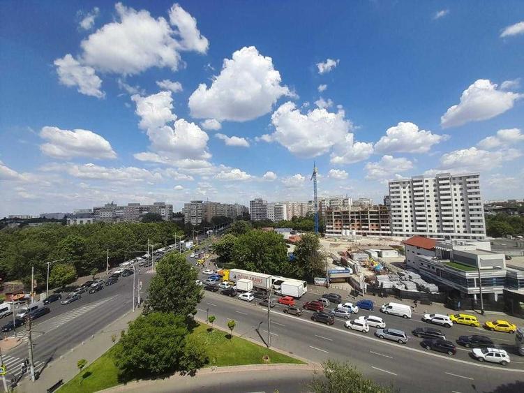 Apartament cu 3 camere decomandat în Păcii