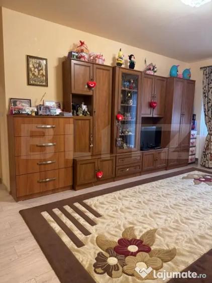 Apartament cu 2 camere decomandat în Pietroasa