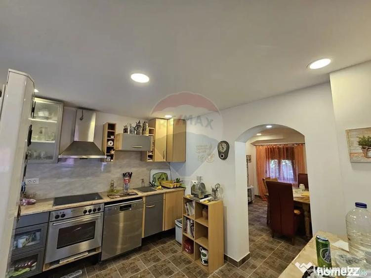 Casă cu 7 camere cu Teren 1134 Mp în Tarcău