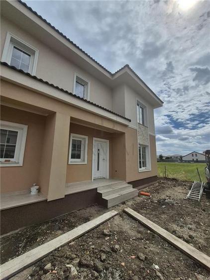 Duplex cu 4 camere cu Teren 300 Mp în Moșnița Nouă