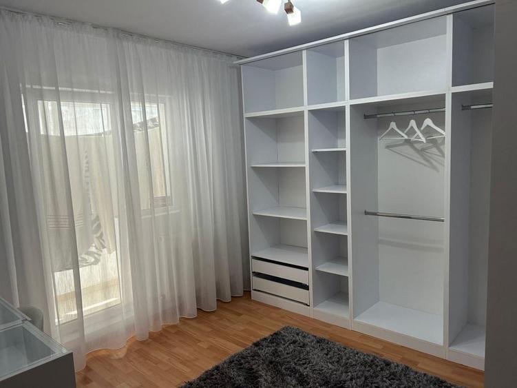 Inchiriez apartament 3 camere zona linistita sector 5 - 4