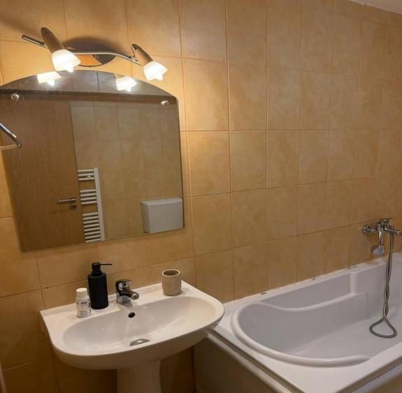 Apartament cu 2 camere decomandat, mobilat în Zorilor