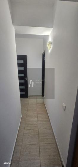 Apartament cu 3 camere semidecomandat, mobilat în Central — fotografia 3
