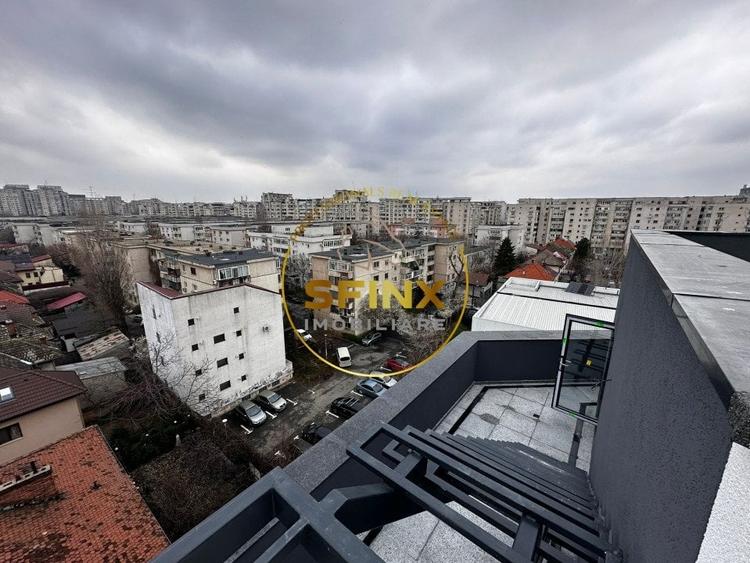 Penthouse cu 6 camere decomandat în Mihai Bravu