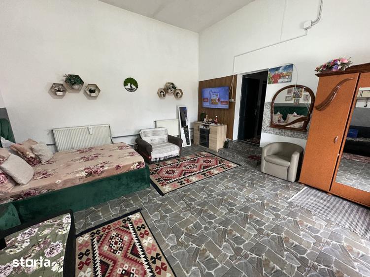 Casă cu 4 camere cu Teren 1014 Mp în Central