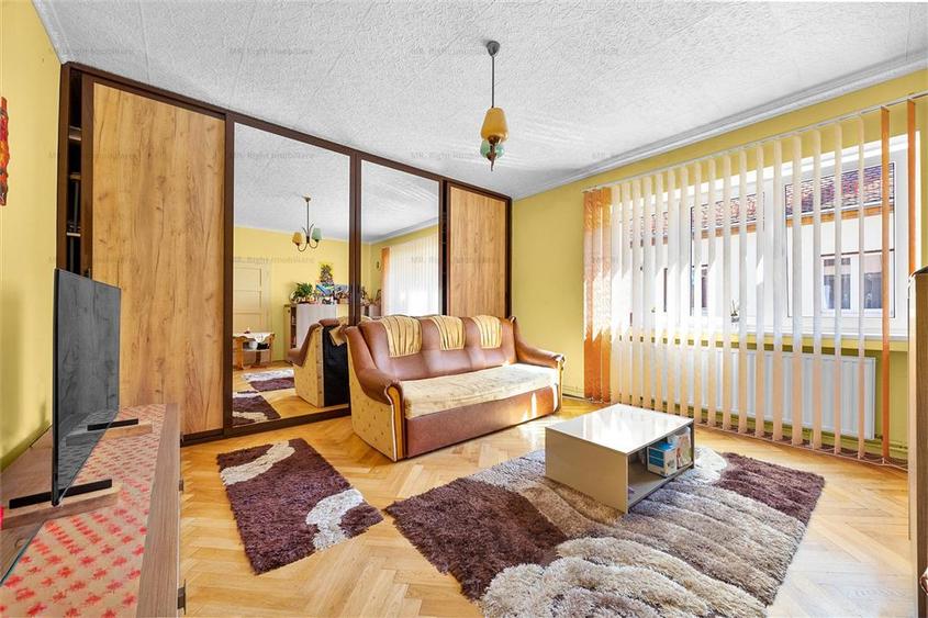 Apartament cu 3 camere decomandat, mobilat în Centrul Civic