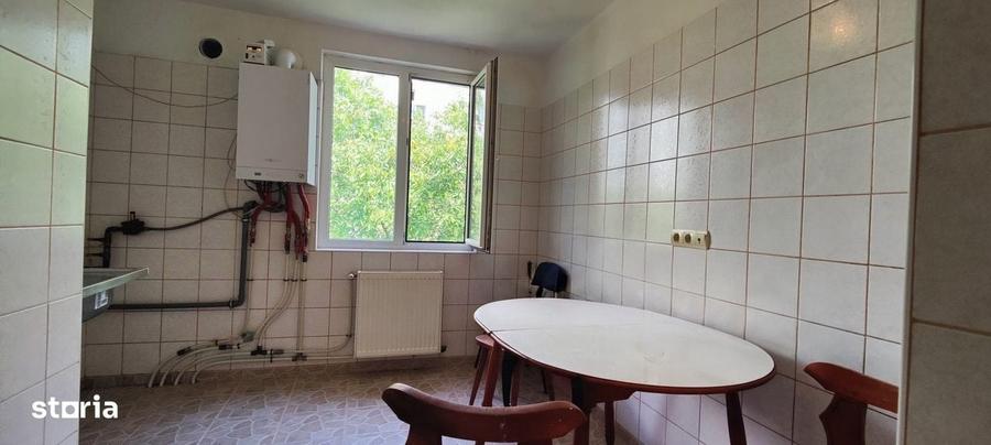 Apartament cu 3 camere decomandat în Politehnica