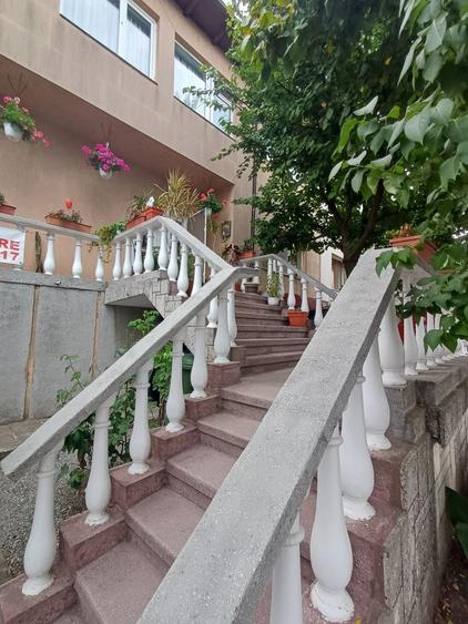 Casă cu 5 camere cu Canalizare în Central