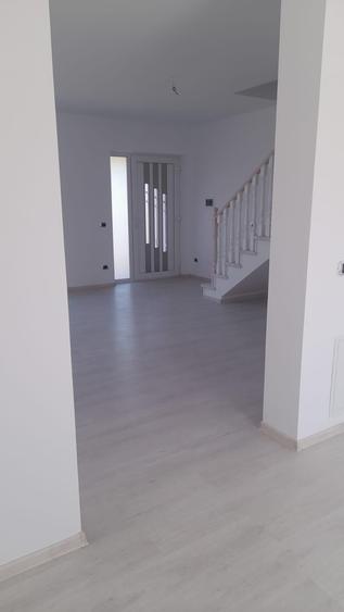 Duplex cu 4 camere cu Teren 250 Mp în Burdujeni